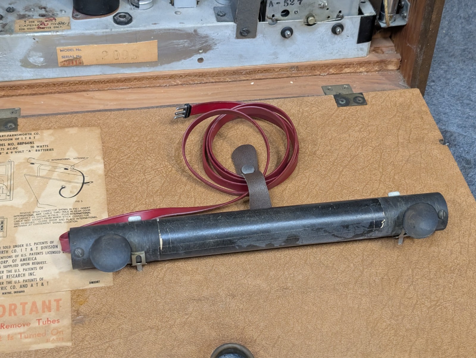 Capehart International 88P66BNL PORTABLE MULTIBAND TUBE RADIO - For Parts