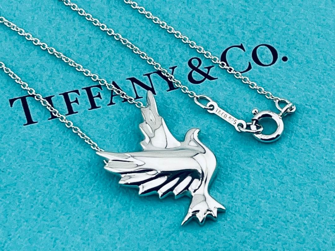 f088 Rare, excellent condition Tiffany & Co. Dove necklace, dove/bird design,