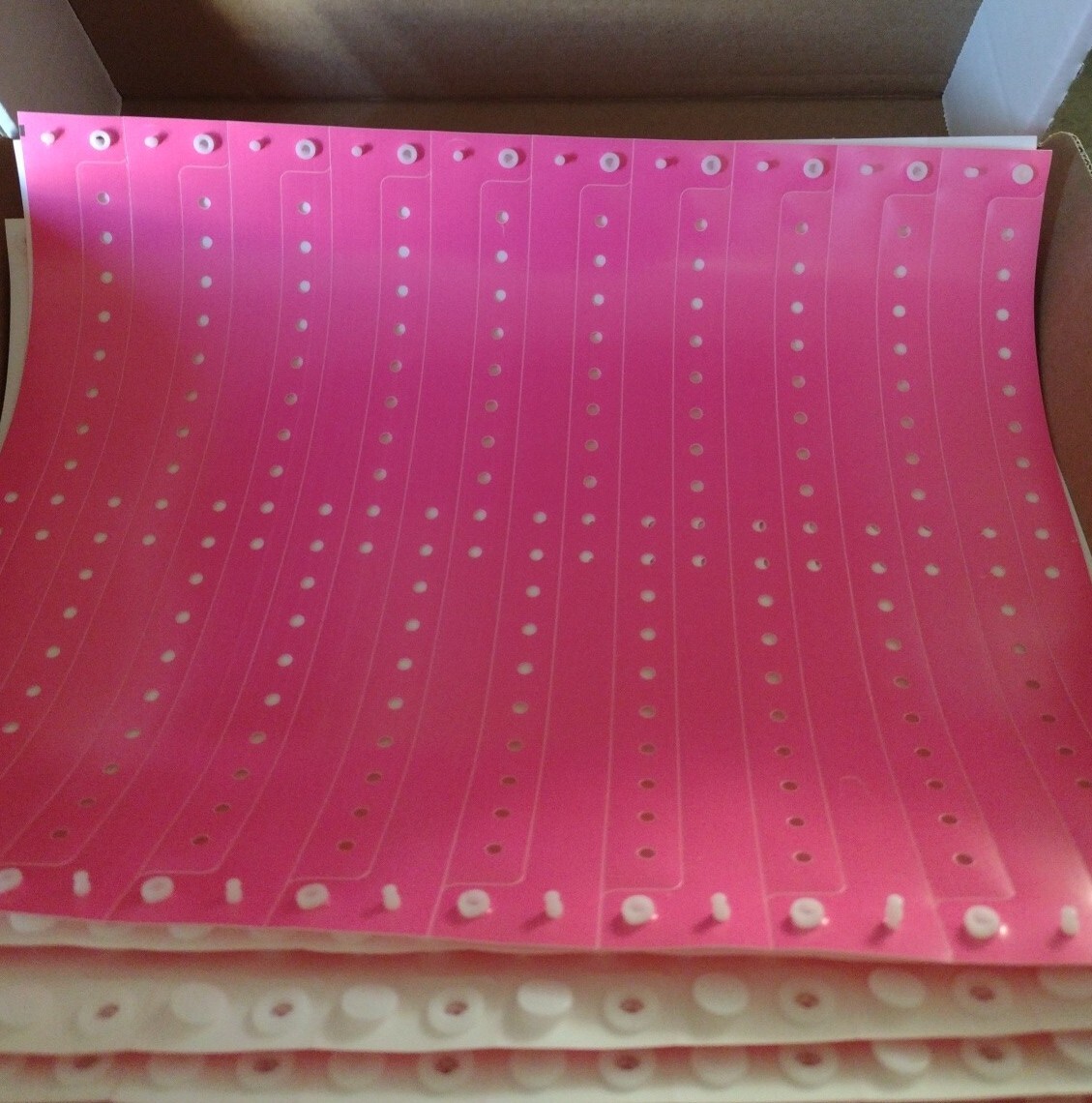 500 bright neon Pink vinyl L Shaped wrist bands events with snap Security