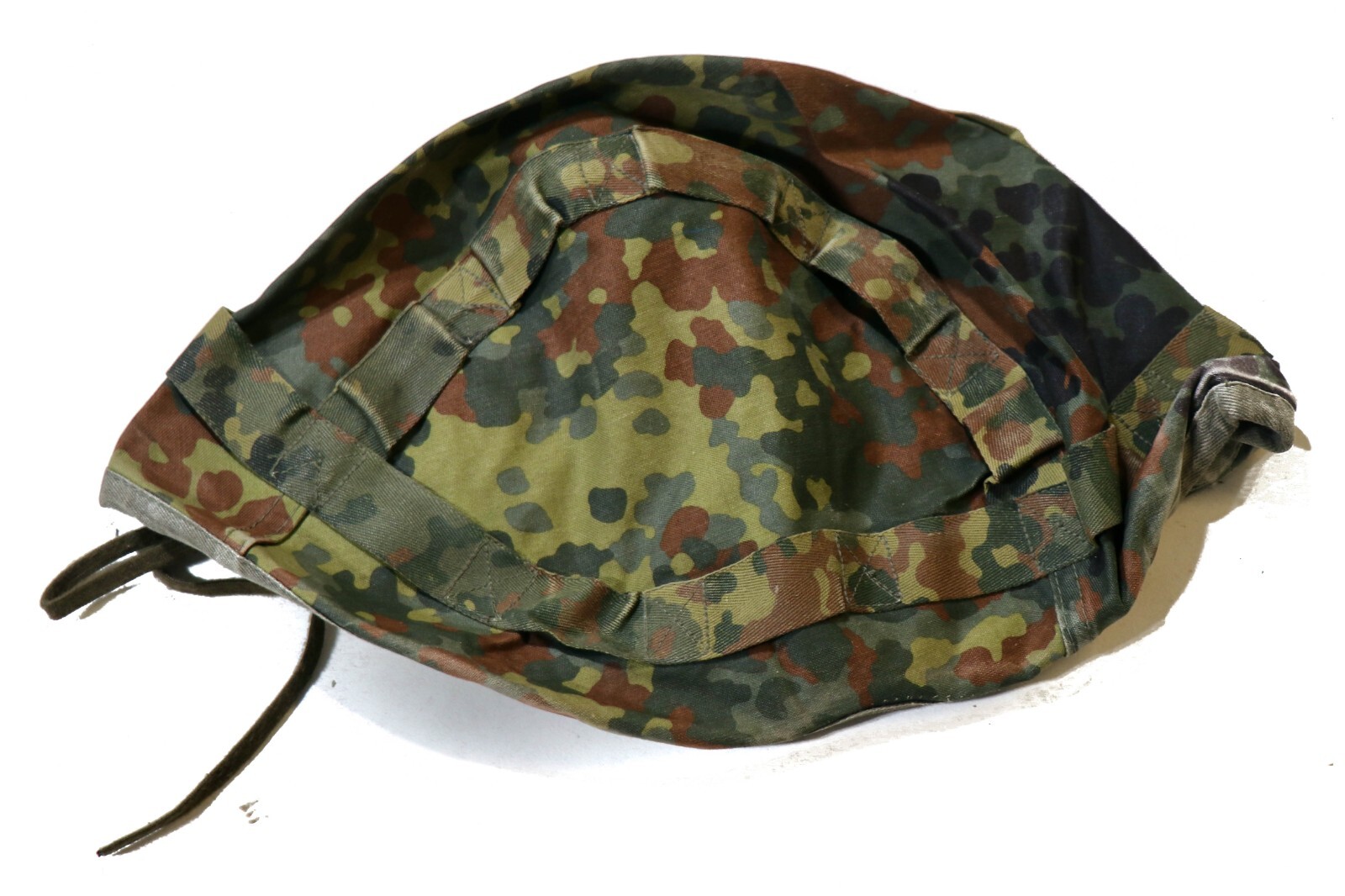 Medium (55-57) - Used German Bundeswehr Flecktarn Helmet Cover Snow Reversible