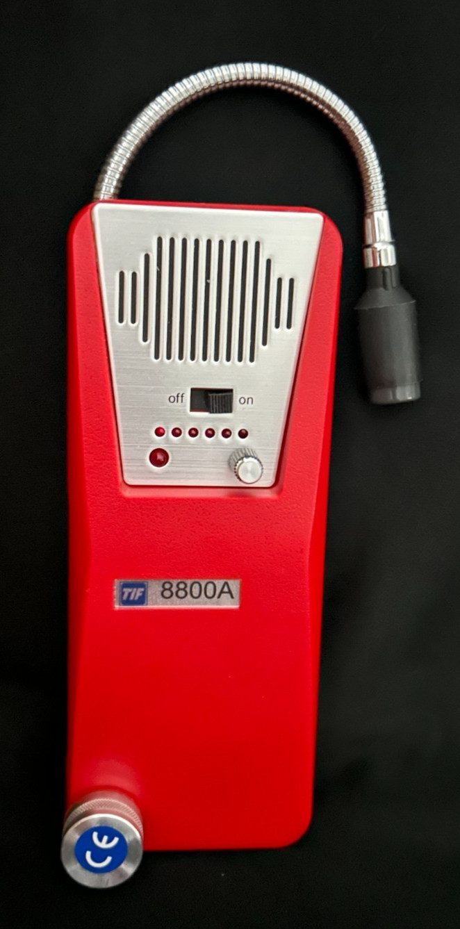 TIF 8800a Combustible Gas Detector with Case & Manual NO CHARGER SHIPS FREE