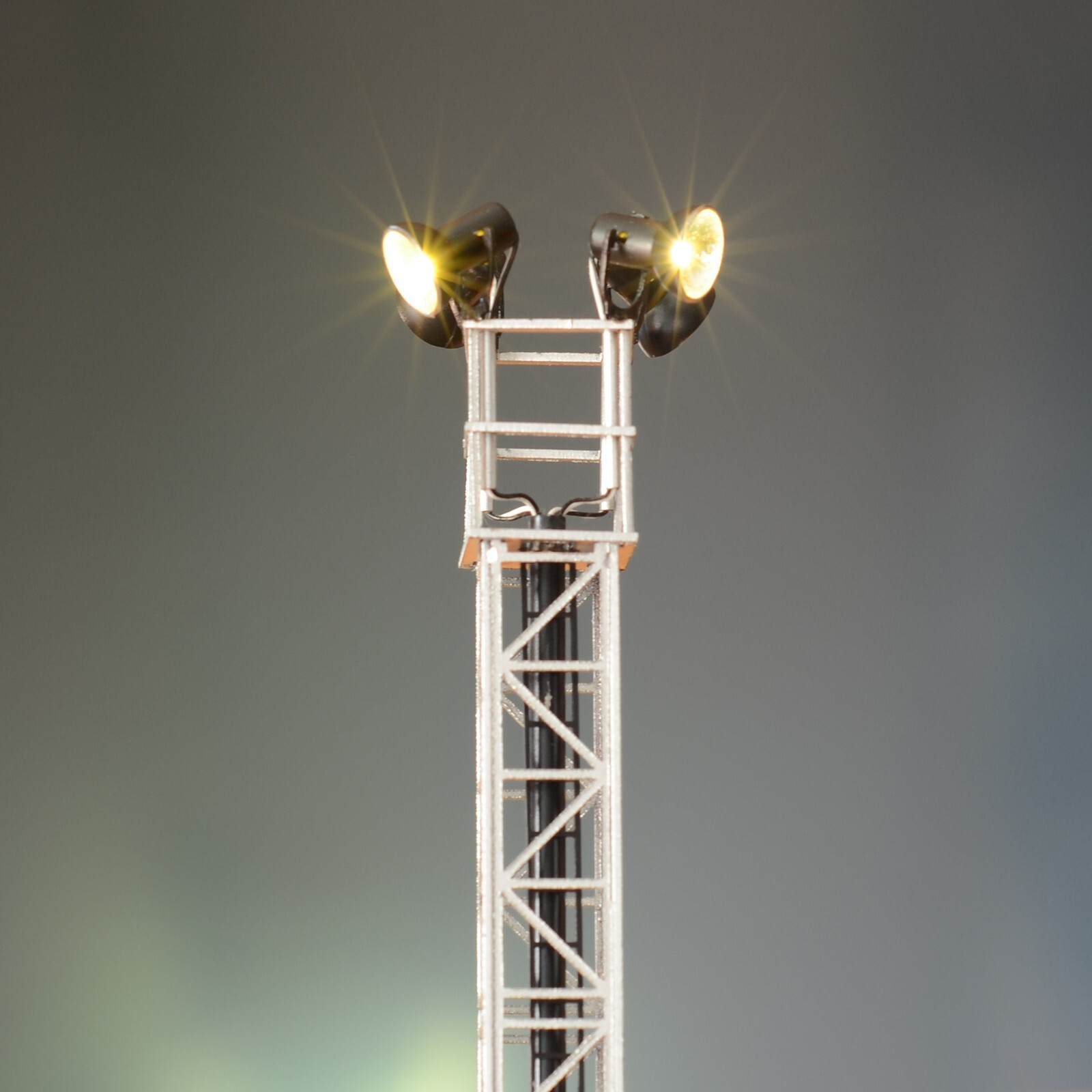 1 x HO tower light LED made street yard light spotlight assembled metal #S4