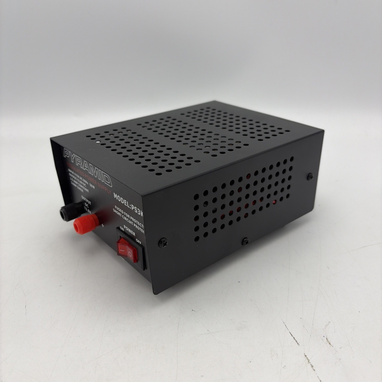 PYRAMID AC-to-DC Power Converter 2.5Amp Bench Power Supply (PS3KX)