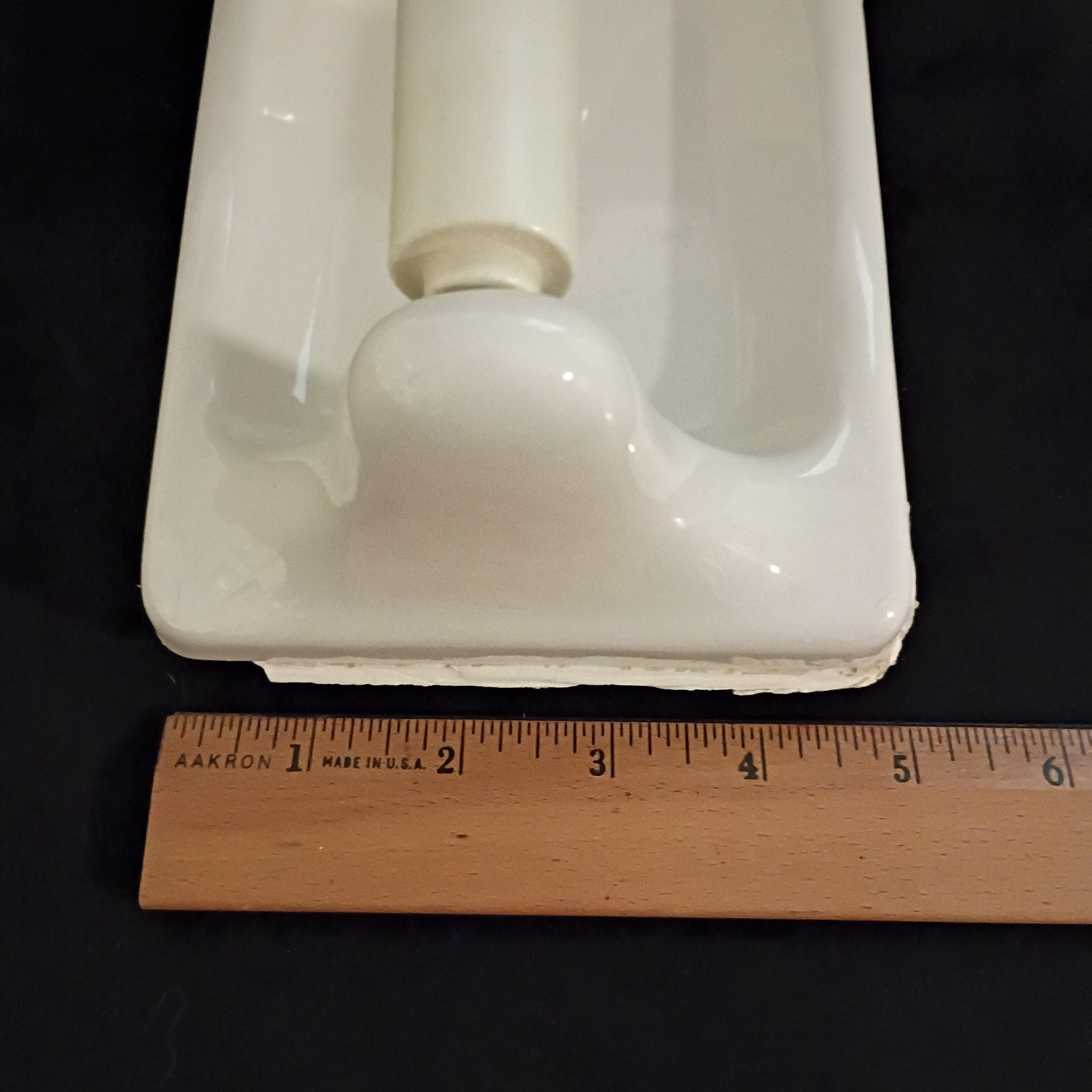 Vintage White Ceramic Toilet Paper Holder Bathroom Wall Mounted MCM M-108
