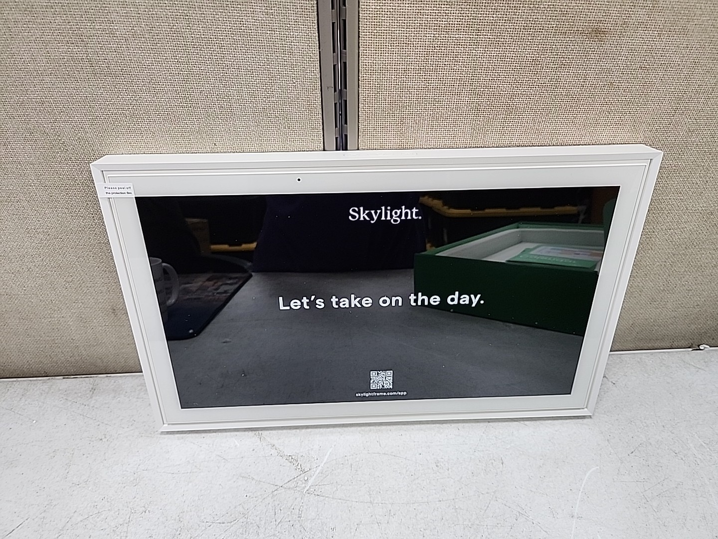 NEW Skylight Calender 15" Touchscreen Smart Calendar and Chore Chart - White