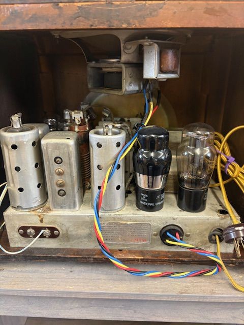 Aetna 653 Cube Table Radio