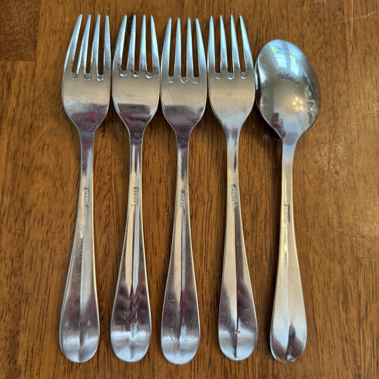 VTG Walco Stainless Steel Flatware Replacement Pieces 4 Salad Forks 1 Spoon