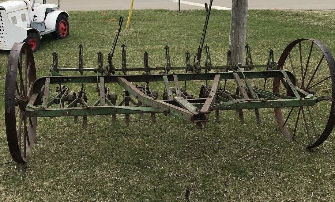 USED ANTIQUE VINTAGE JOHN DEERE 17 SHANK DIGGER PLOW CULTIVATOR