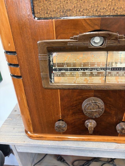Silvertone 4765 Tombstone Radio