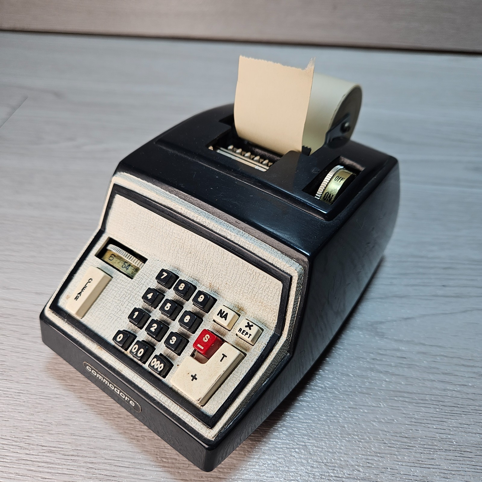 Vintage Commodore 202 Novelty Adding Machine Transistor AM Radio 60s 70s WORKS