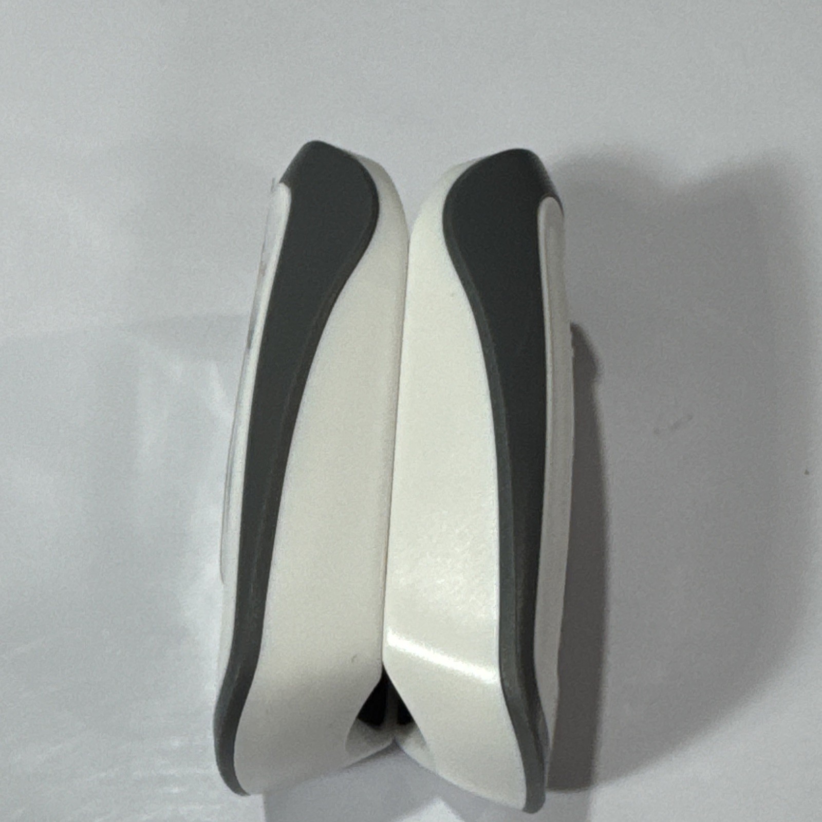 Fingertip Pulse Oximeter, Blood Oxygen Saturation Monitor (SpO2) with Pulse Rate