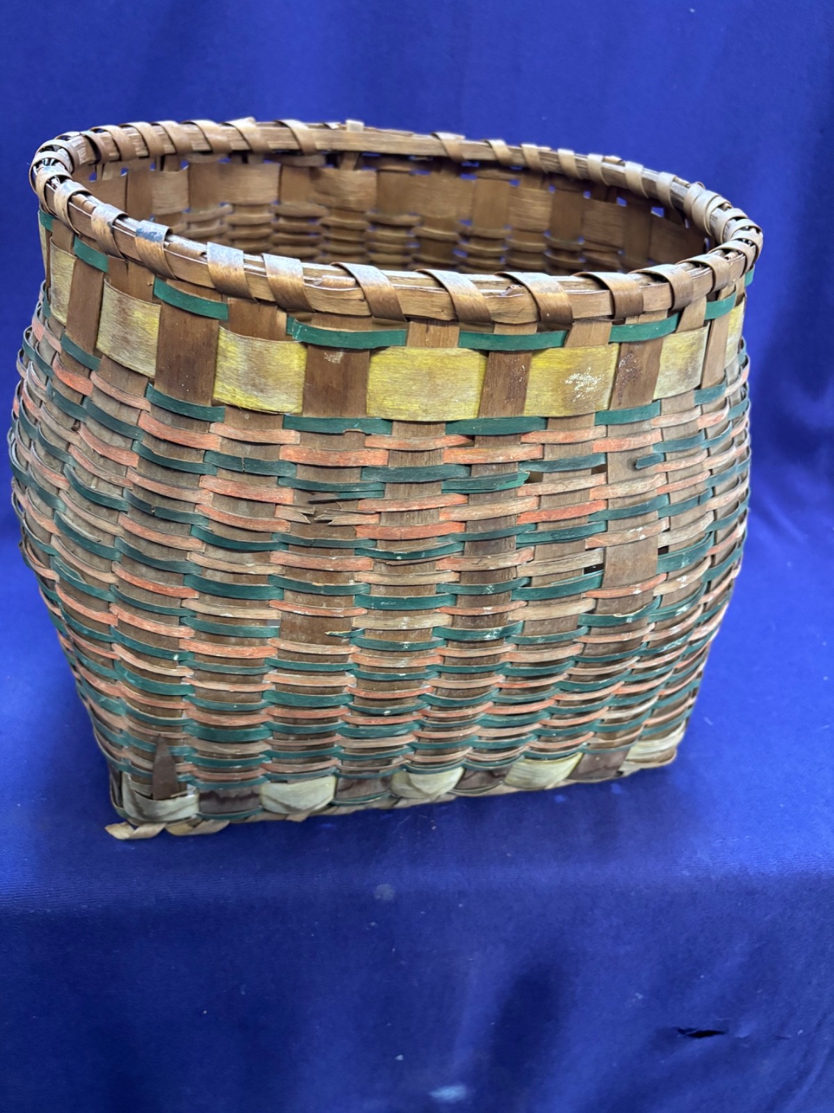 ANTIQUE NATIVE AMERICAN INDIAN WOODLANDS PAINTED SPLINT WOVEN BASKET VERY OLD