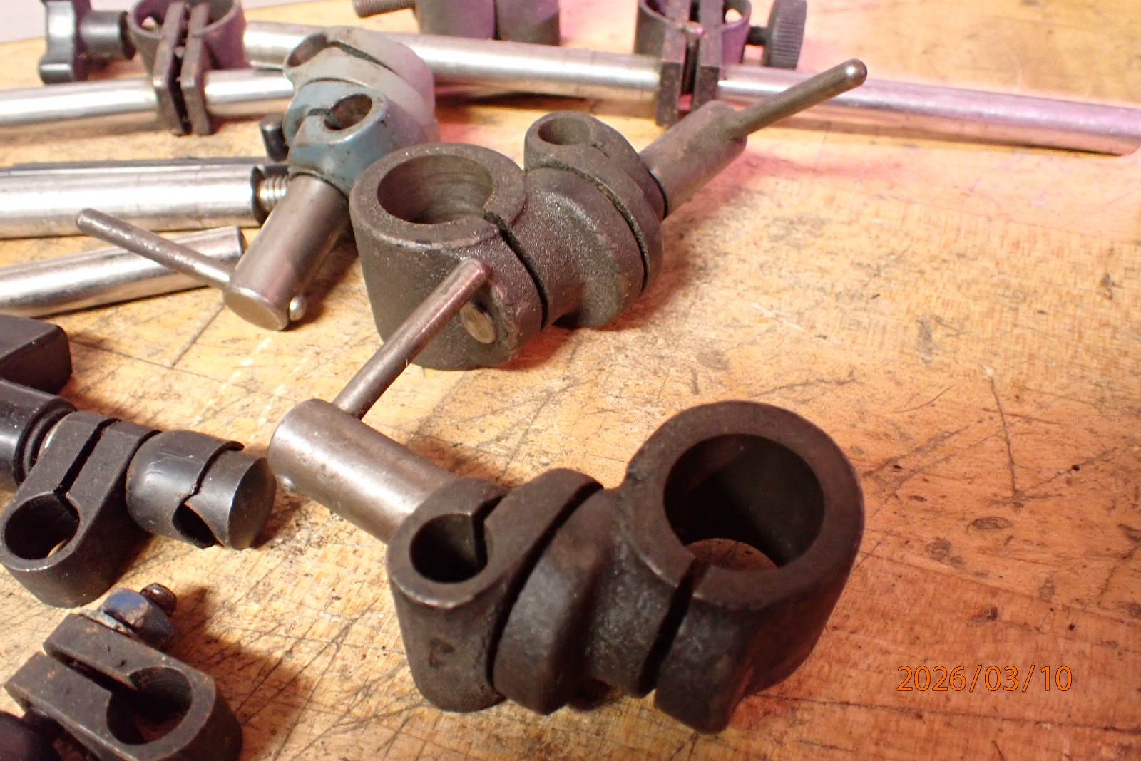 PILE OF BROWN AND SHARPE STARRETT OTHER DIAL INDICATOR ARMS SWIVEL BRACKETS PART