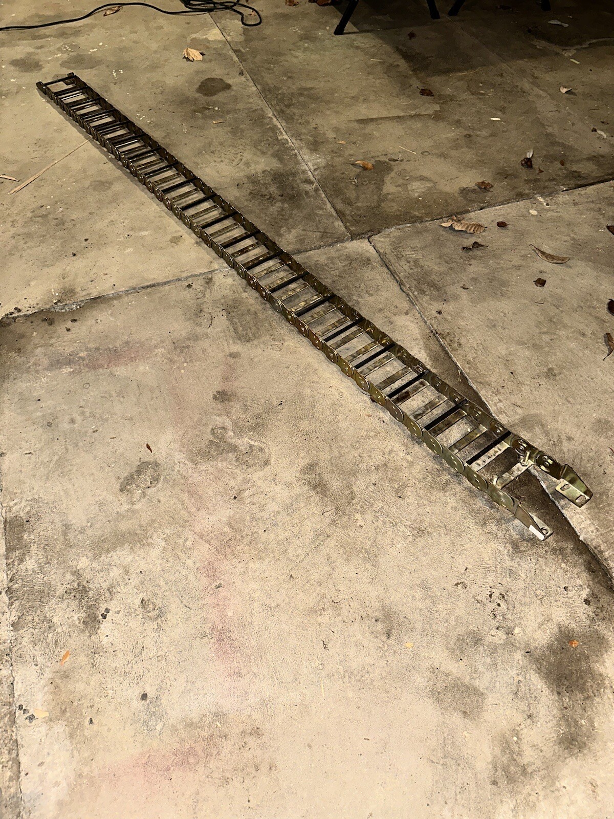 JLG 400s Cable Track