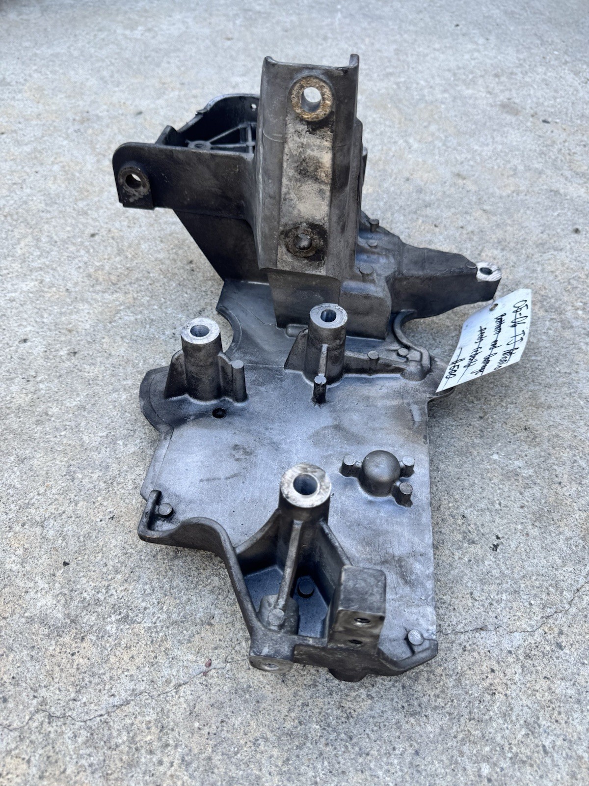 Jeep Wrangler 2.4L 4cyl Engine Alternator Bracket 04861371AA