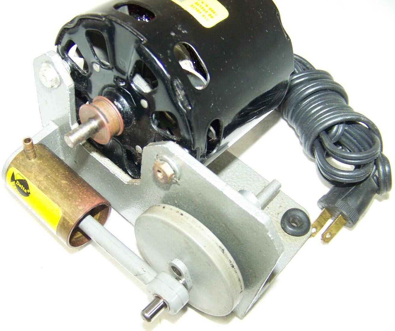 Vintage DELTA DELUXE PISTON PUMP Aquarium Piston Air Pump