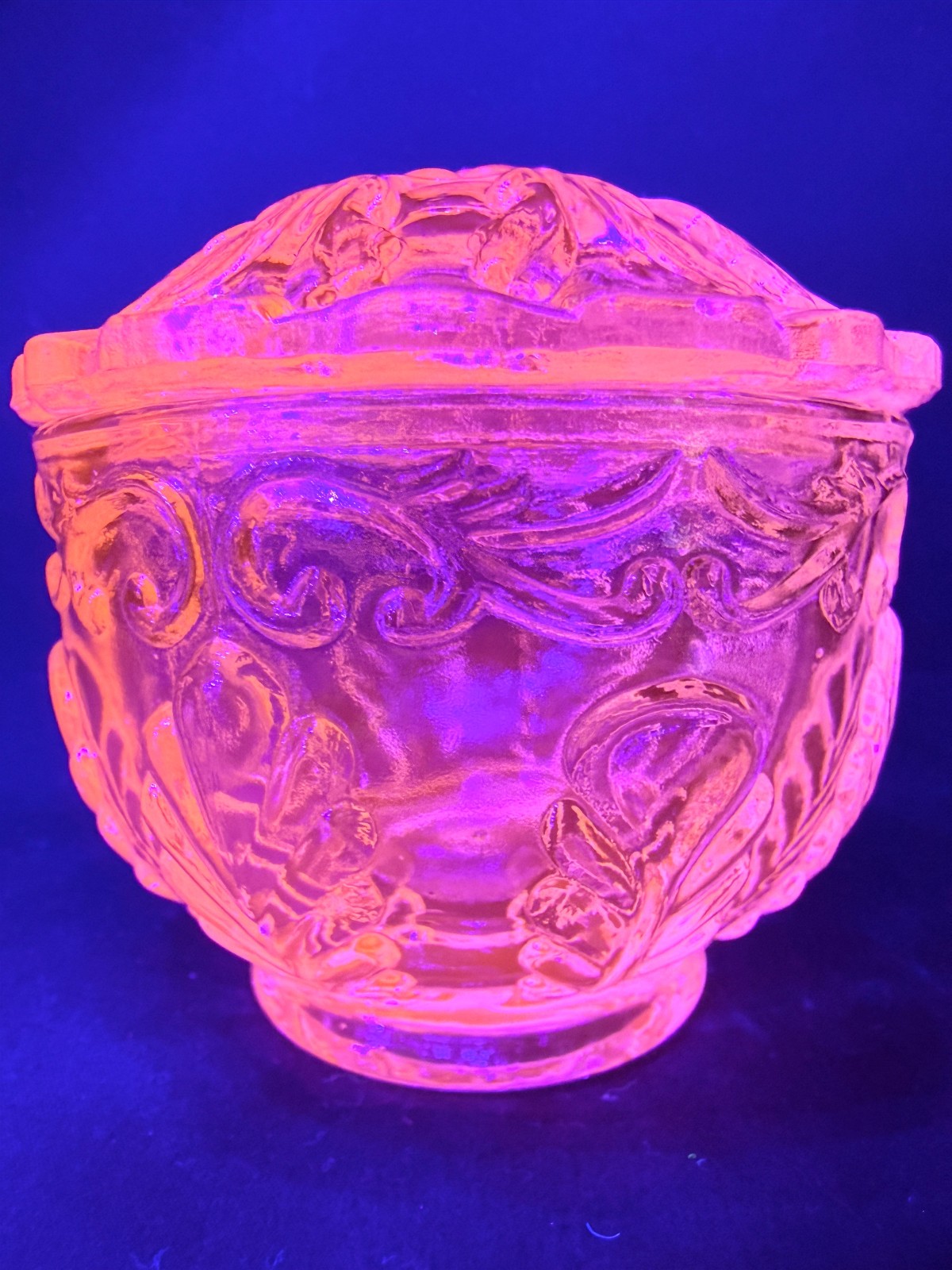 Green Vaseline Uranium glass covered candy dish coffee sugar jar bowl / selenium