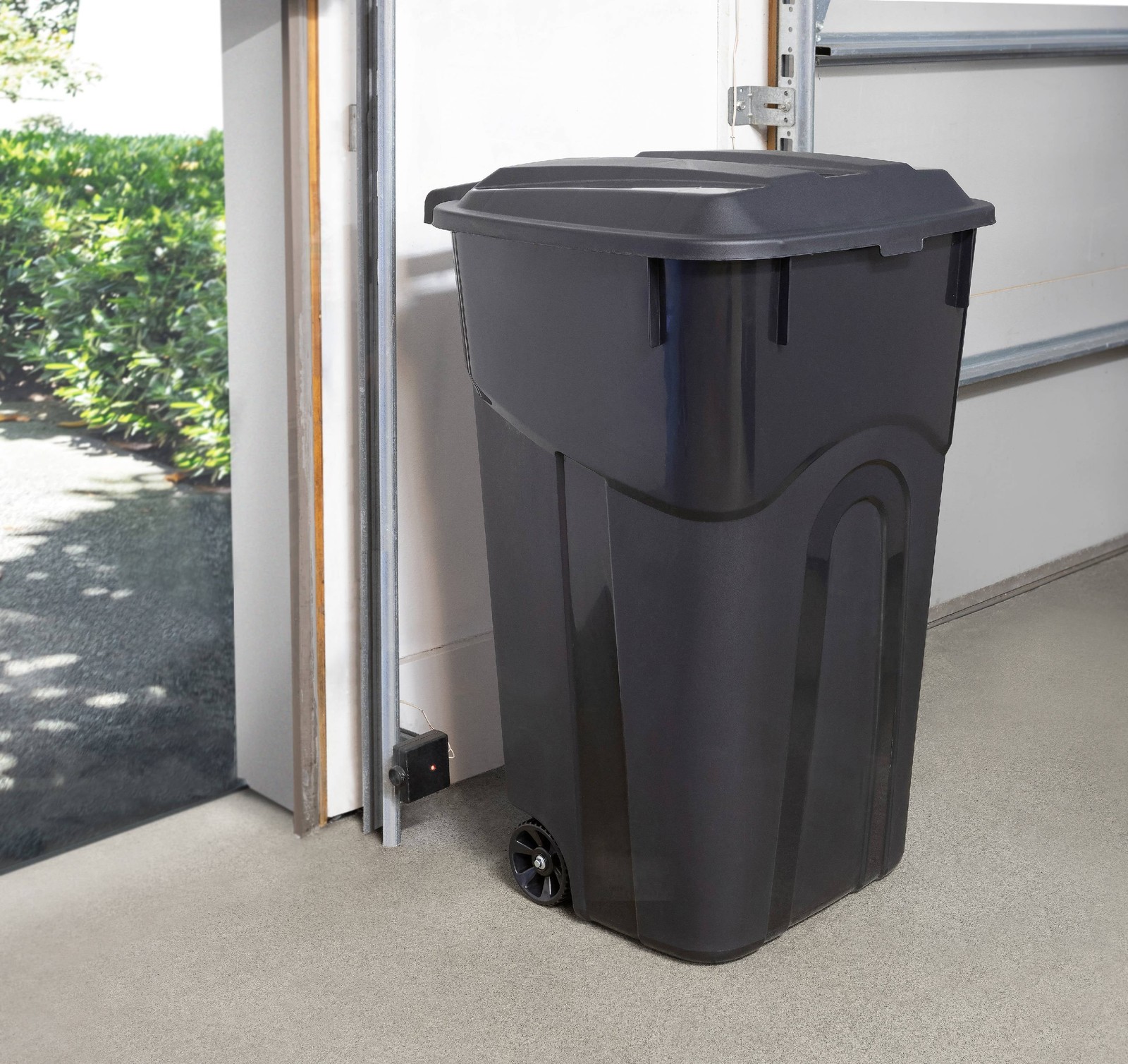 32 Gallon Wheeled Heavy Duty Plastic Garbage Can, Attached Lid, Black