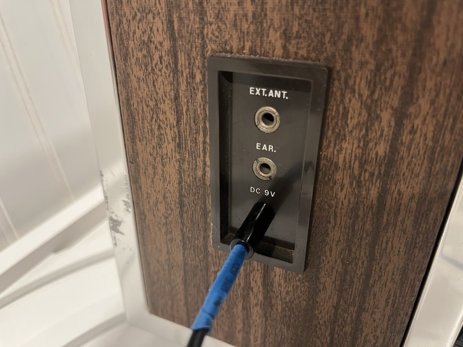 Longines Symphonette Pathfinder 8000 Multiband Radio, Model 8713, GC & WORKING