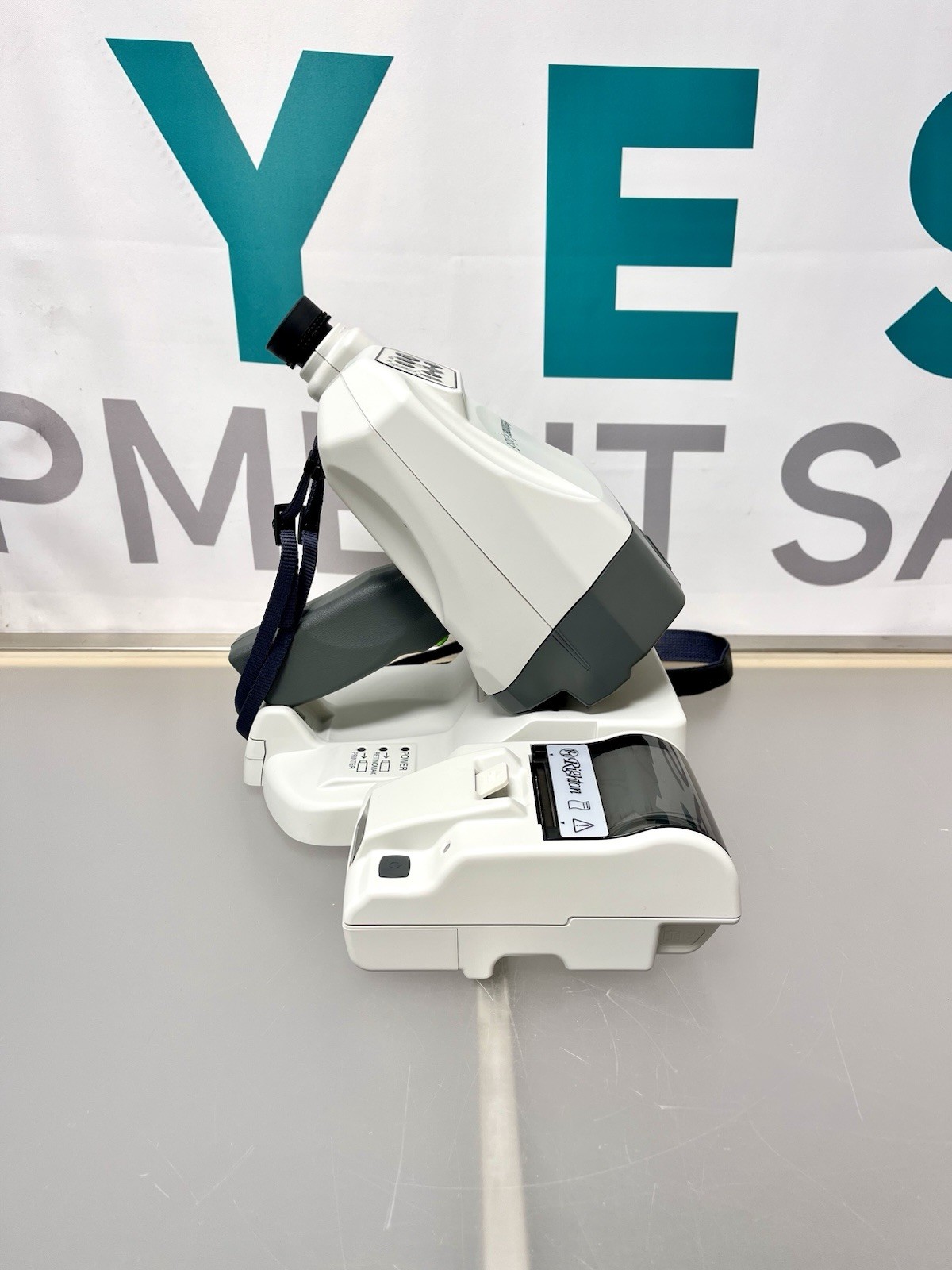 Righton Retinomax K-Plus 5 Handheld Auto Ref/ Keratometer with Charging Station
