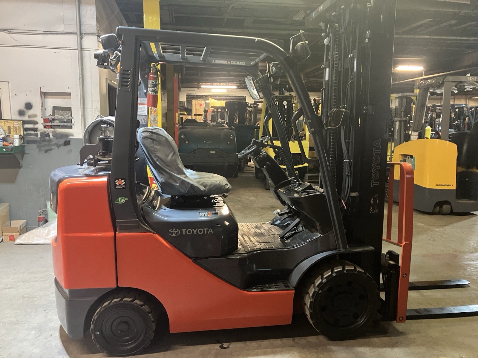 2020 Toyota 6000 LB Forklift With Side Shift and Triple mast