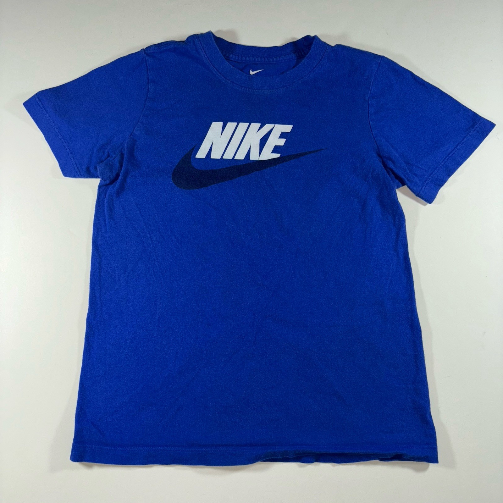 Under Armour and Nike Youth Medium YM Lot Of 4 Shirts Blue Gray Black Logo EUC