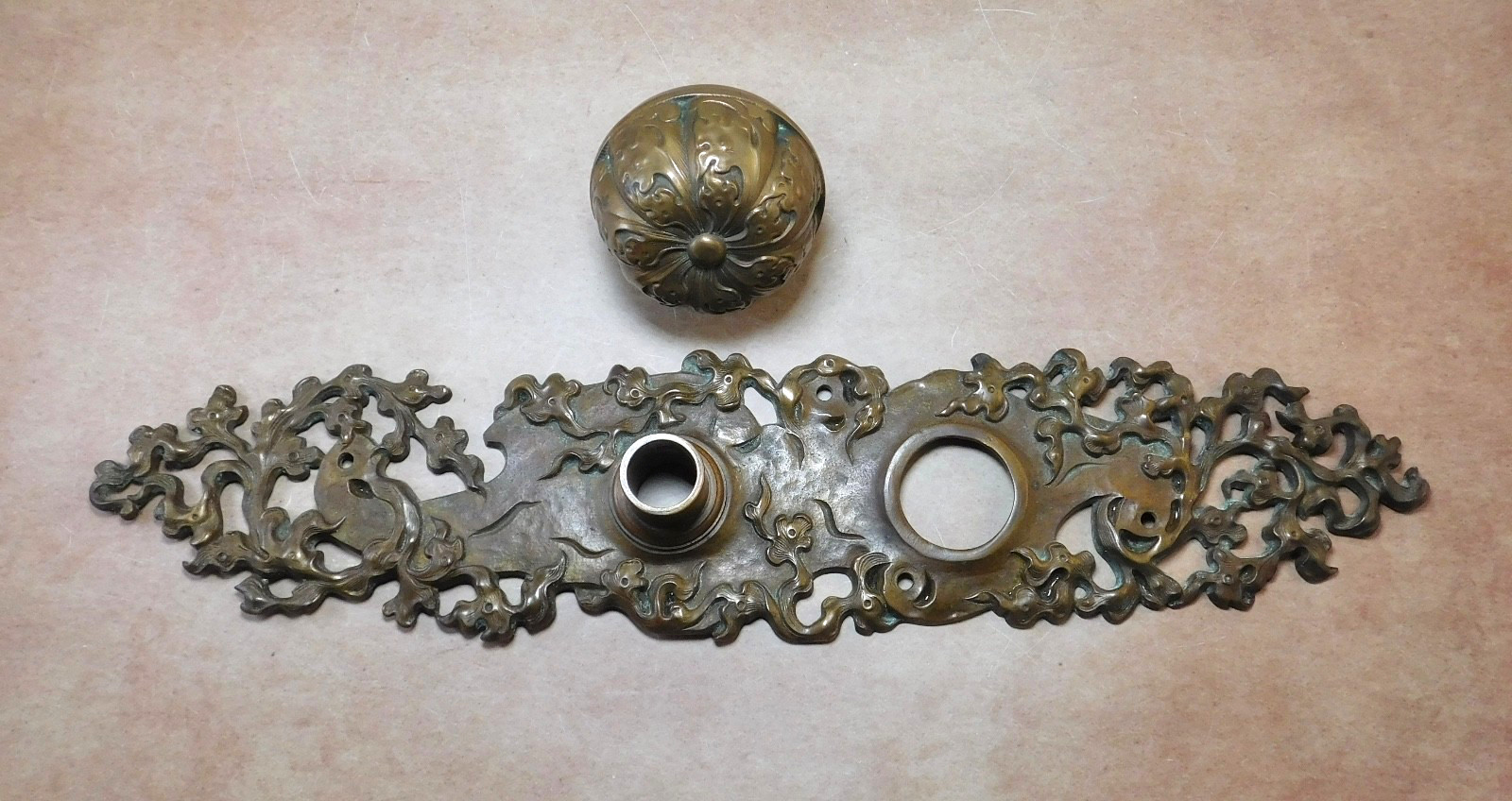 Antique Norwalk Heraldic 1900 brass bronze entrance door knob and plate E-14900