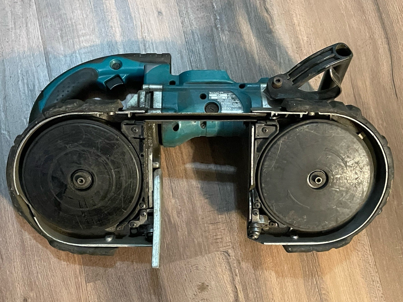 MAKITA XBP02 18V Portable Bandsaw w/ Charger, & (2) 5ah Batteries