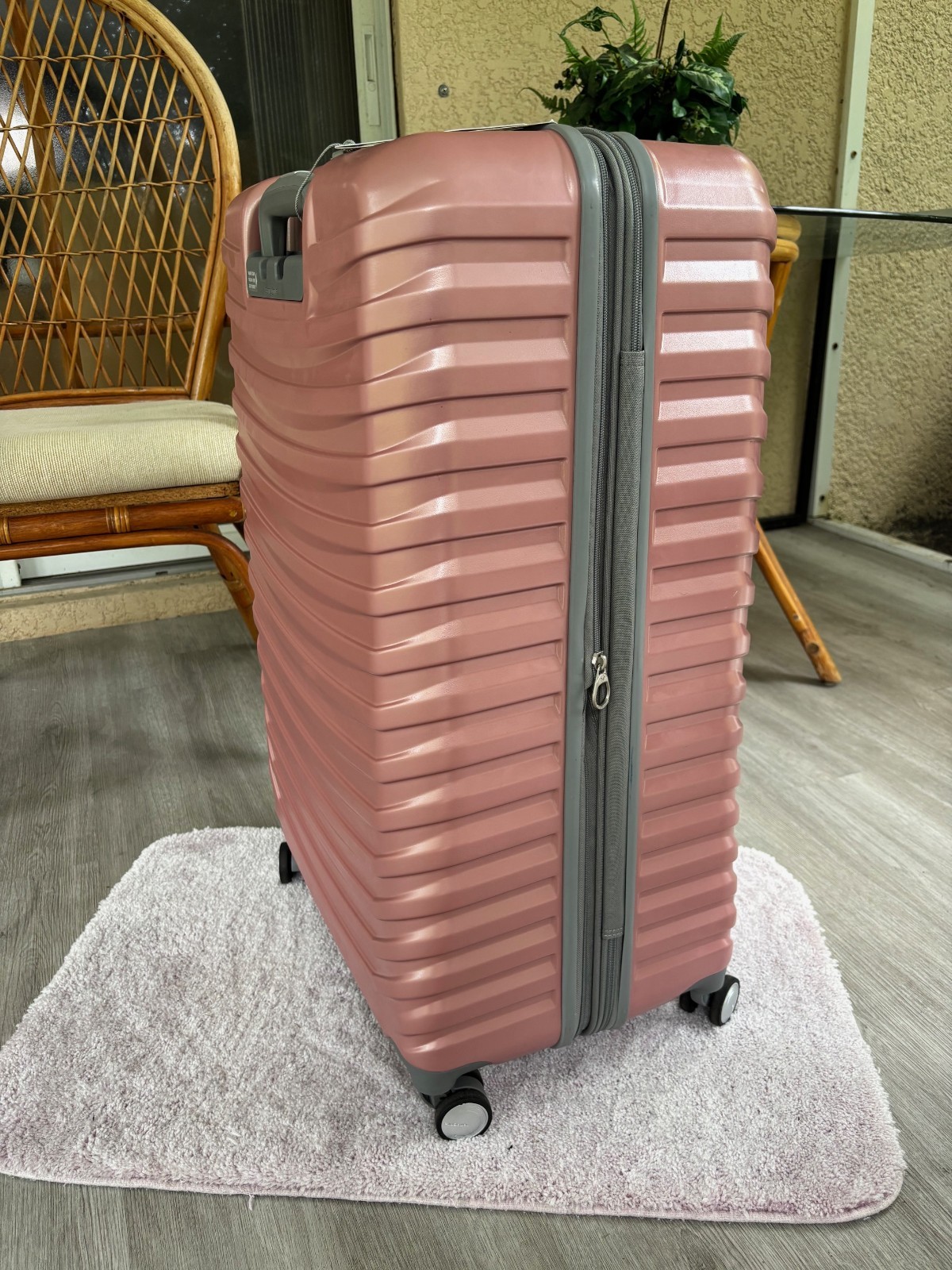 Samsonite Spin Tech 6 Large Spinner Color: Arctic Pink