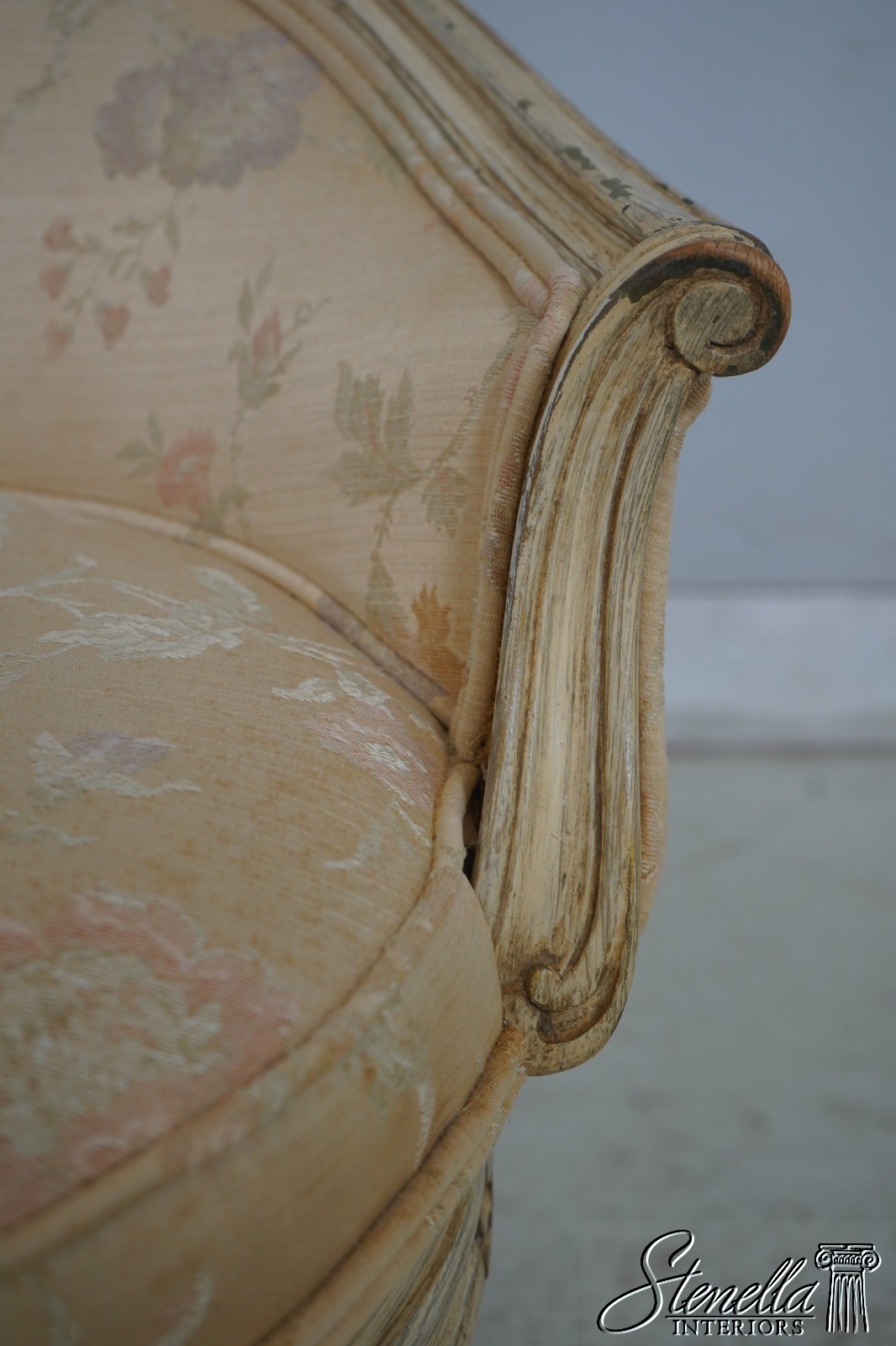 70582: Vintage Dressing Vanity w. Large Mirror & Stool