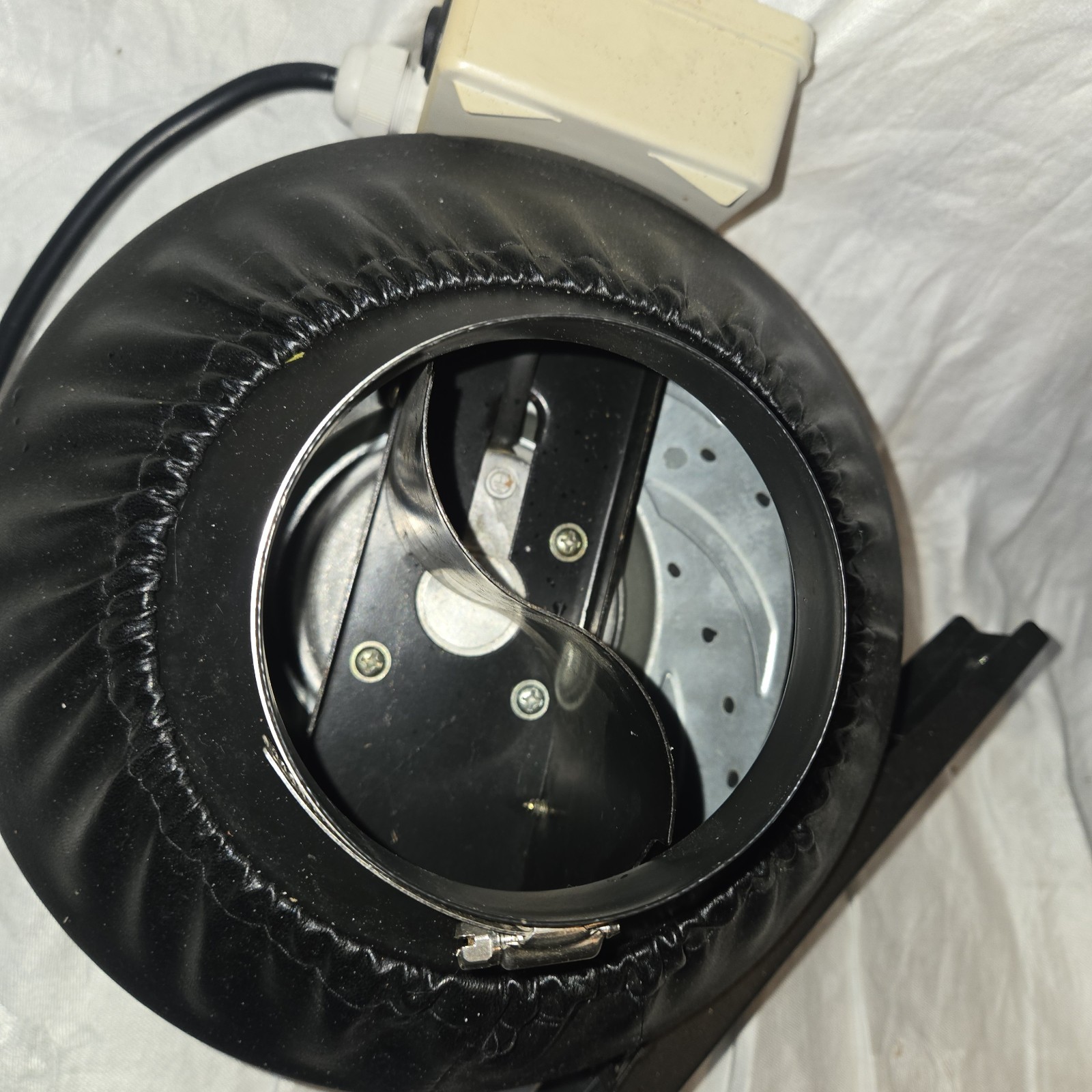 Can-Lite Carbon Filter blower 6 in. Flange 24 in. Tall 600 CFM