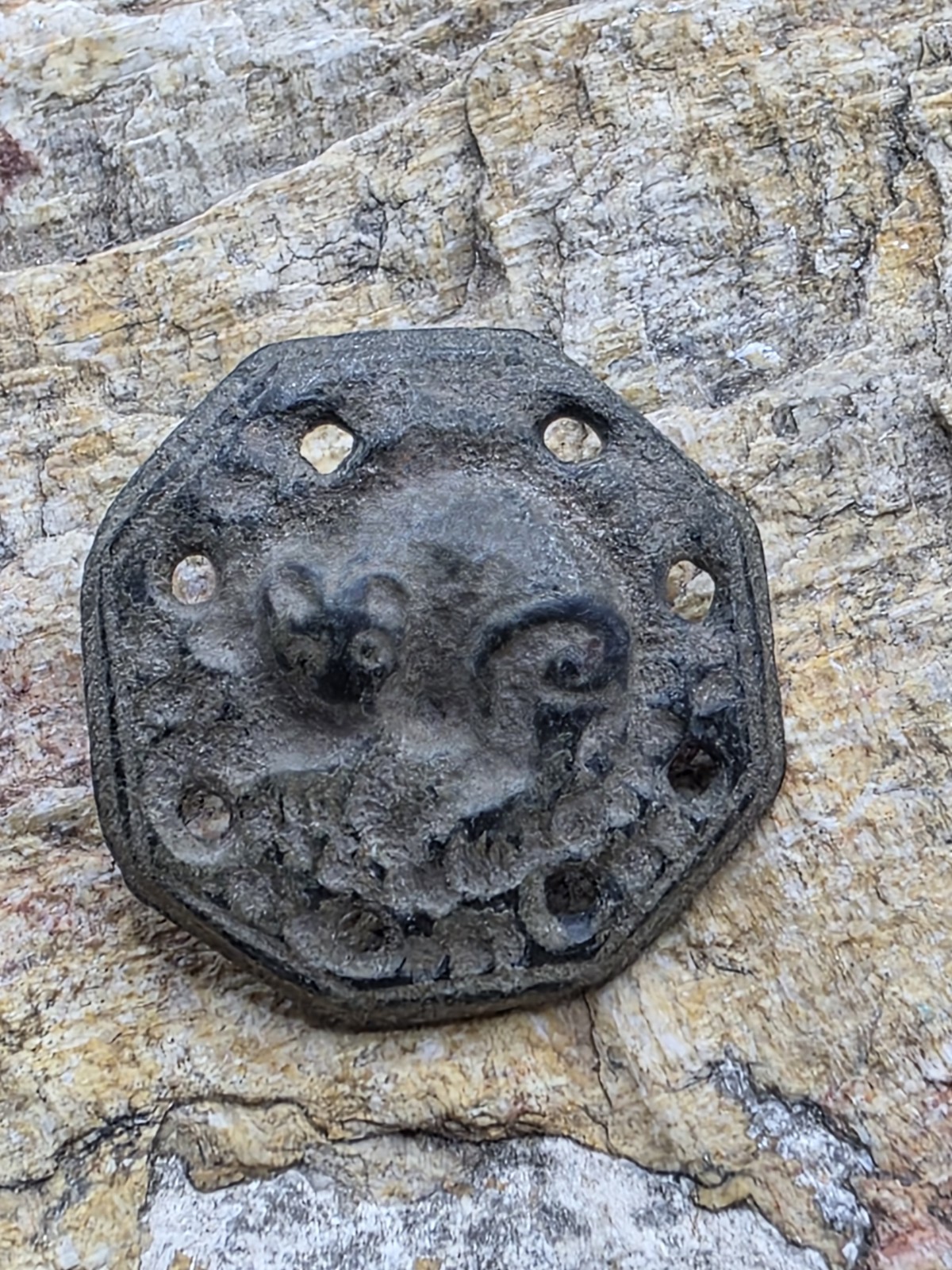 Mexico Spanish Colonial Military Button Lion, Dug In Fuerte De Los Remedios (a)