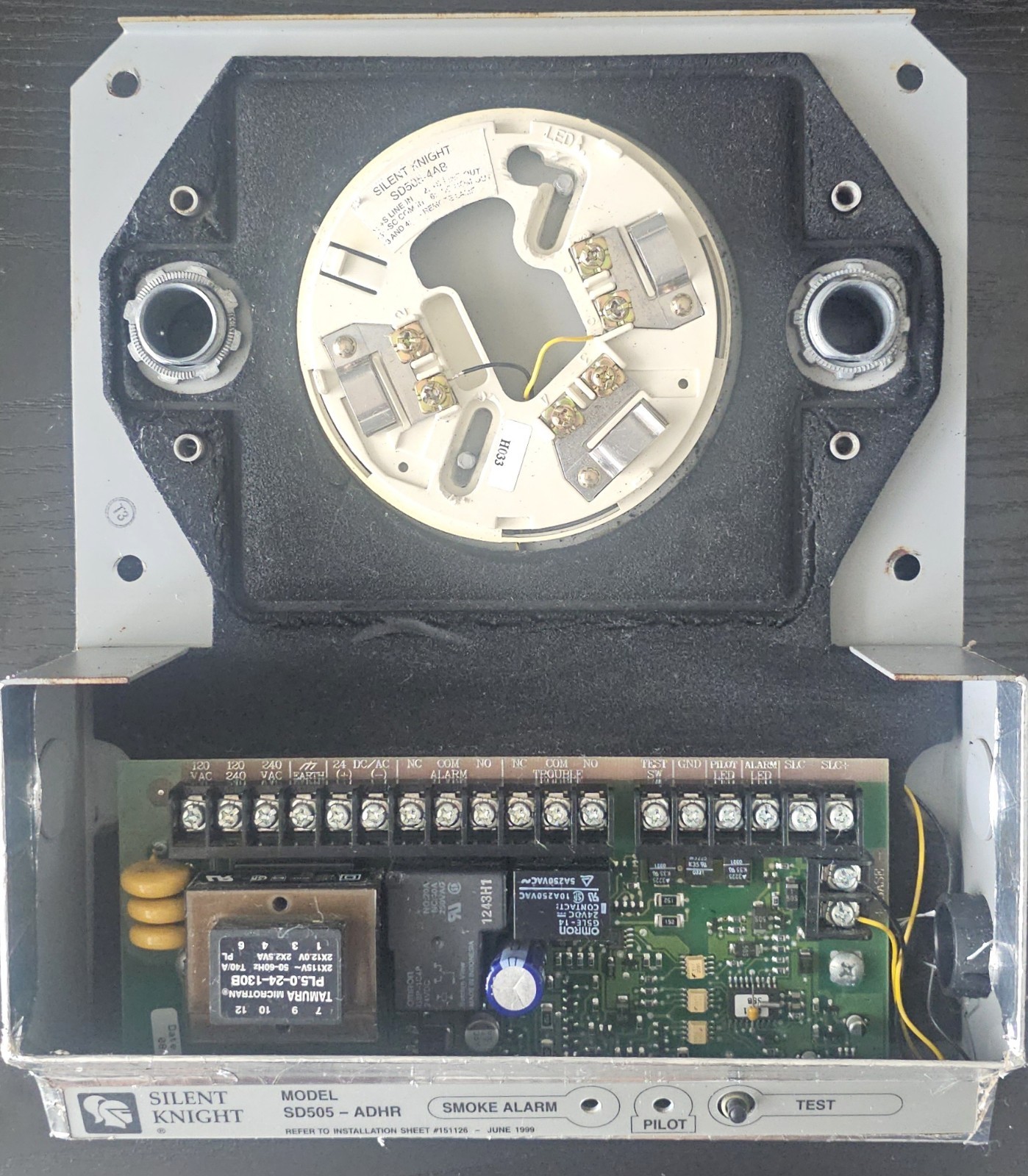 SILENT KNIGHT SD505-ADHR Duct Detector (built-in Relay) w/SD505-APS Smoke Head