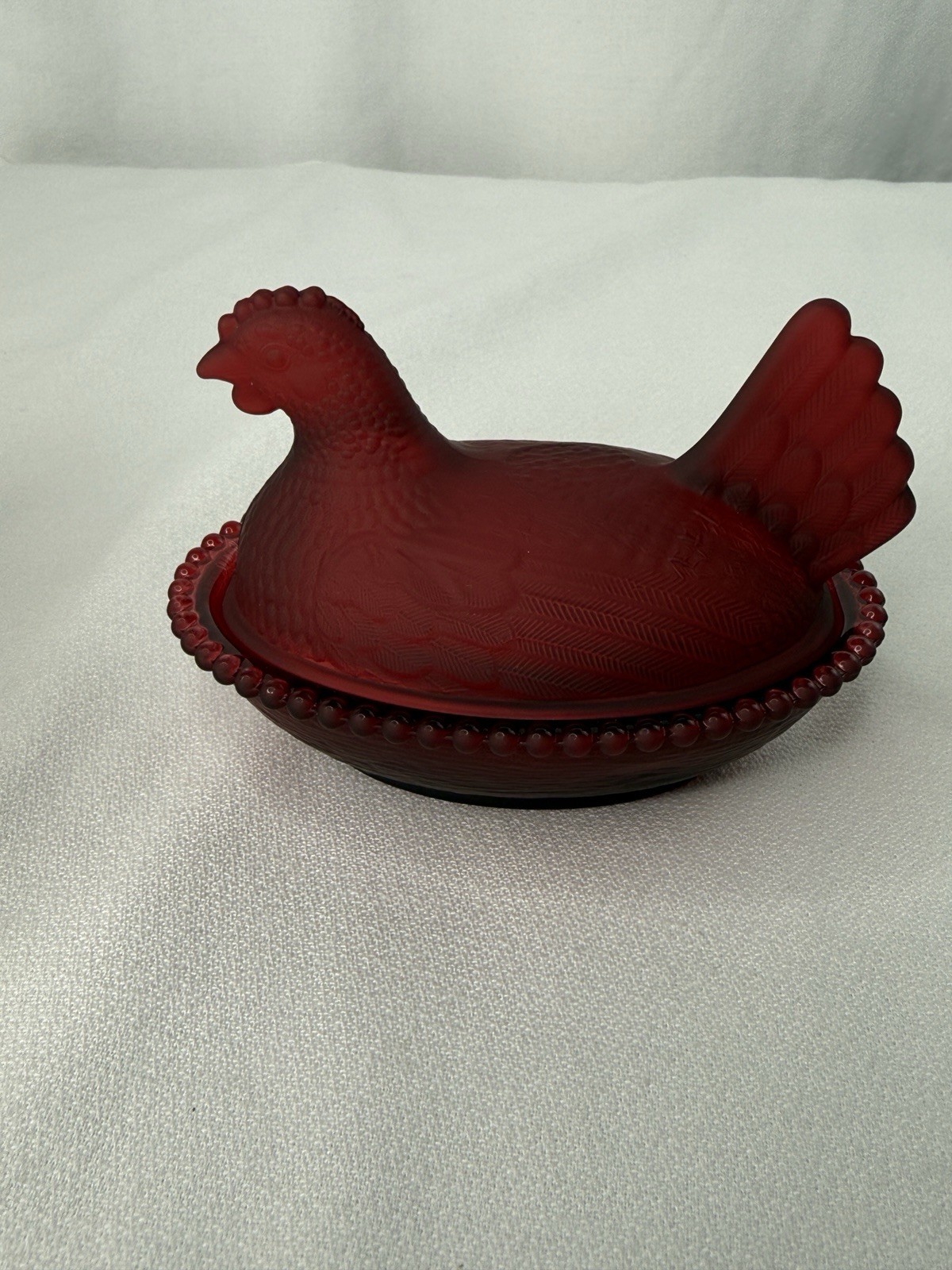 New Production Indiana Style Hen On Nest Glass Chicken Dish Satin Dark Red