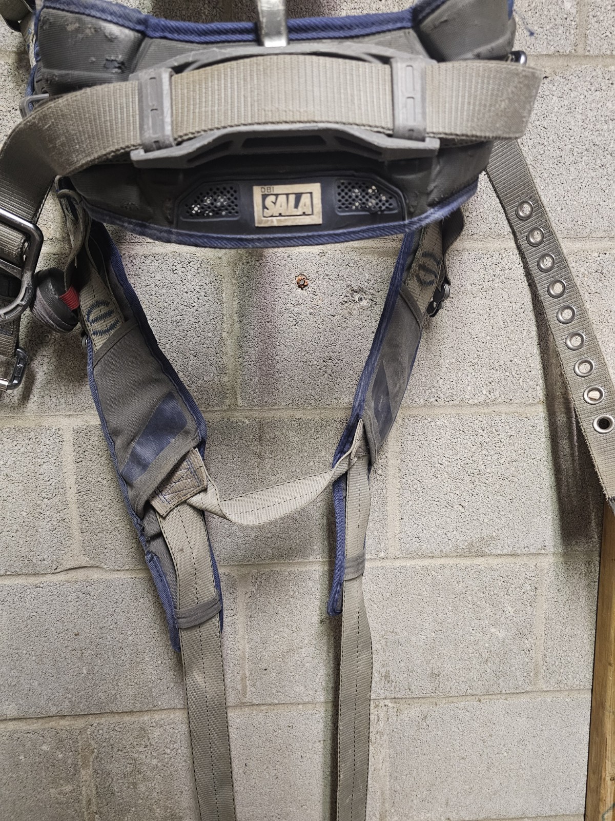 3M DBI-SALA EXOFIT STRATA XL FULL BODY HARNESS FALL PROTECTION XL BELT 1112538