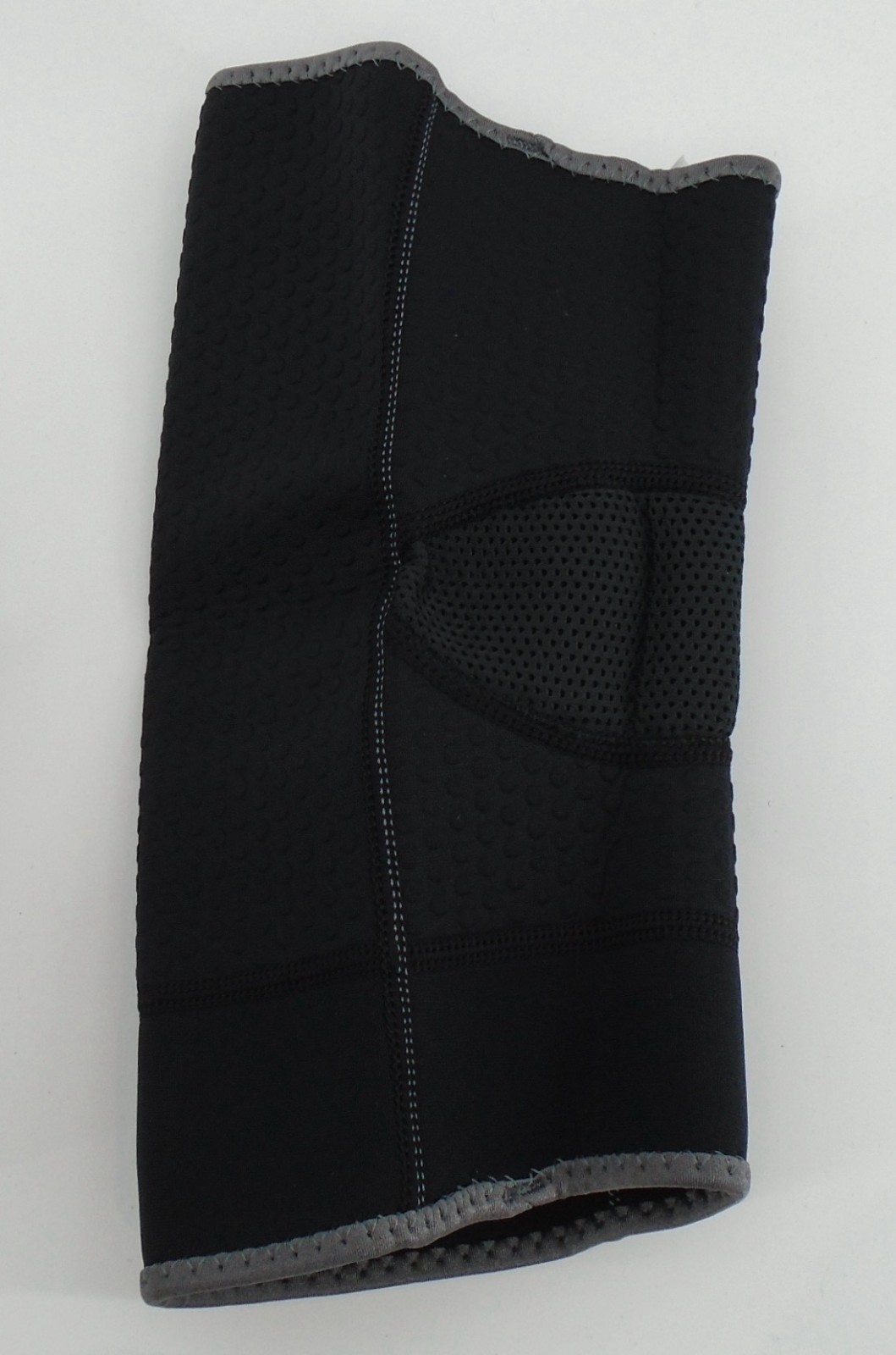 Nike Closed Patella Knee Sleeve Adult Compression Black/White
