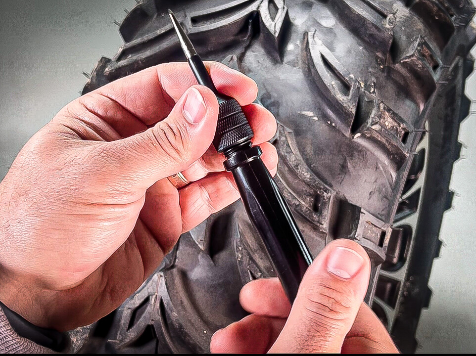 Stop & Go 6000 Tubeless Puncture Pilot Tire Repair Kit & Air Inflator (15 Plugs)