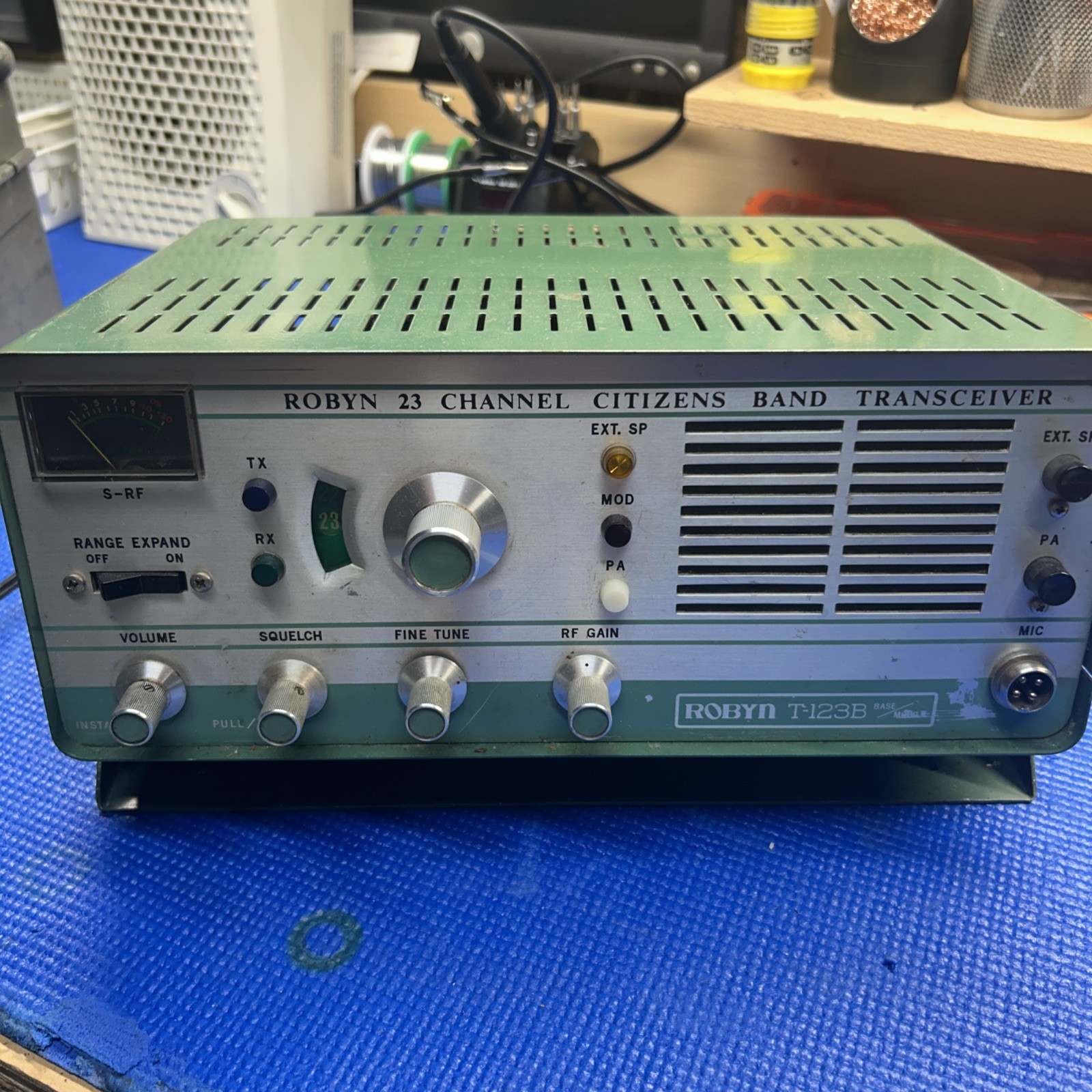 Robyn T-123B 23 Channel Citizens Band Transceiver Base Station Radio