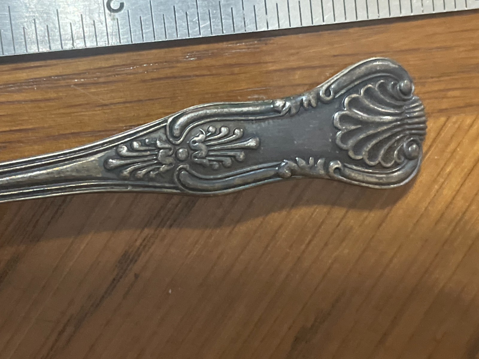 Antique English Sterling Master Salt Spoon, Kings style handle 28g