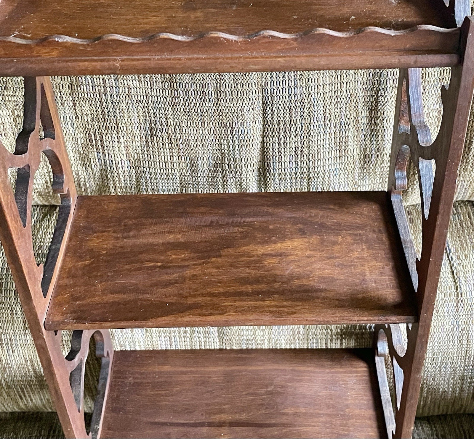 ANTIQUE? ENGLISH EDWARDIAN CARVED MAHOGANY HANGING ETAGERE WALL SHELF! LOVELY!
