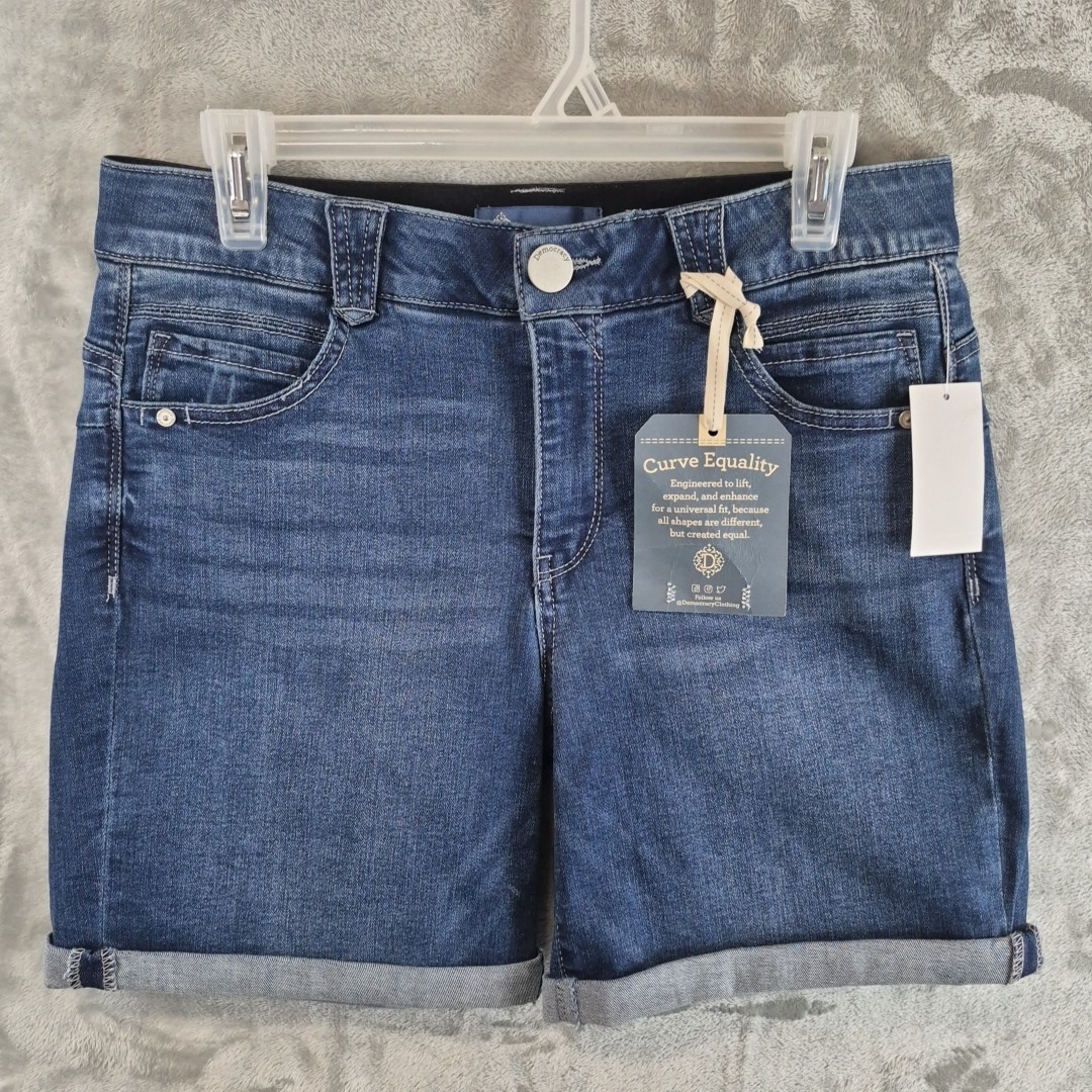 Democracy Shorts Women's Size 10  "Ab"solution Denim Rolled Cuff NWT 7" Inseam