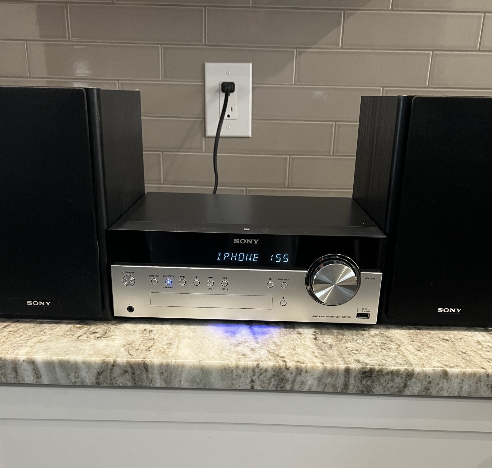 Sony CMT-SBT100 Stereo Sound System With Speakers CD/Radio/Bluetooth Works Great