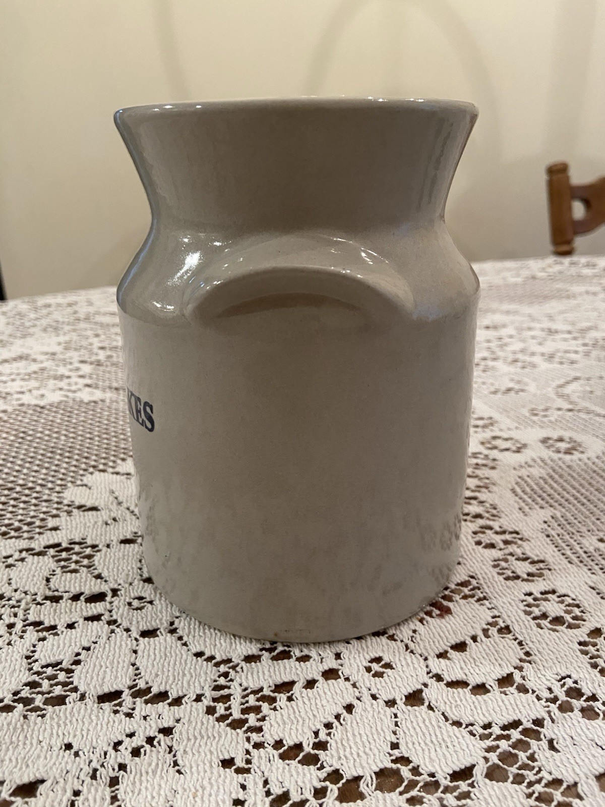 2000 Red Wing Land O Lakes Utensil Crock With Indian Maiden On It #1057/2000