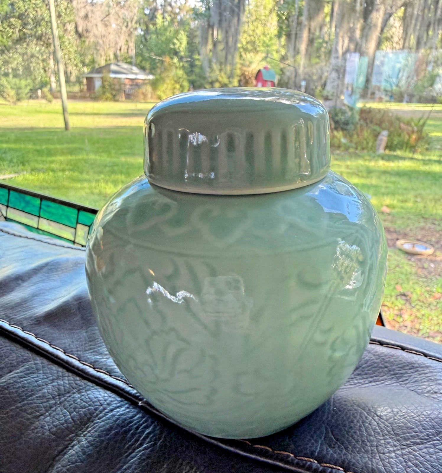 Vtg CHINESE CELADON GREEN PORCELAIN GINGER JAR & LID LOTUS FLOWERS 5.75”T X5”W