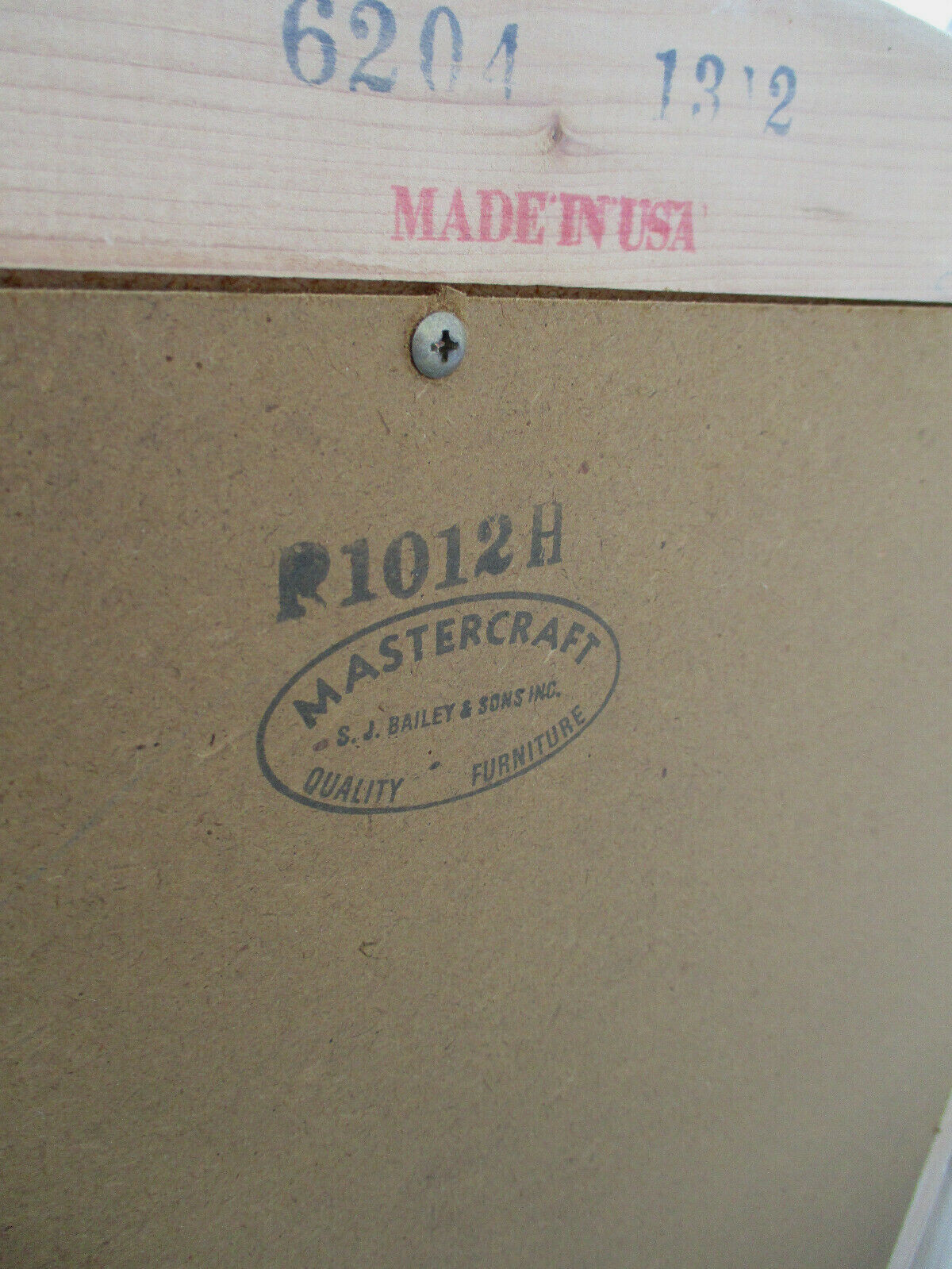 62922 Master Craft Hand Made Vanity Desk with Mirror