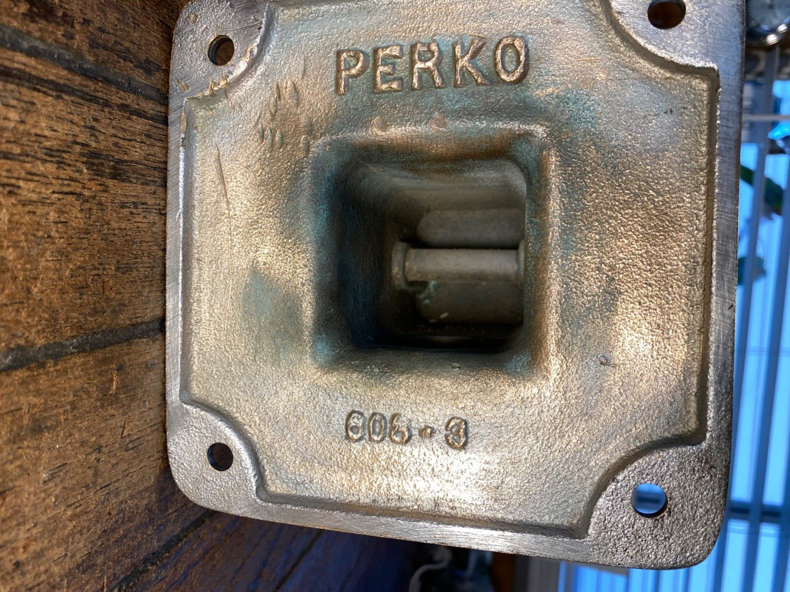 VINTAGE PERKO POLISHED BRONZE MOORING BITT, SAMPSON POST/BOLLARD, CLEAT 6" BASE