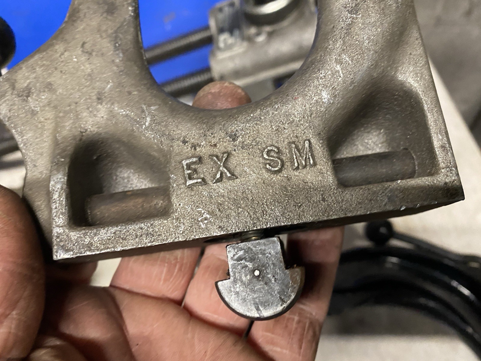 GP Tool GP 2020 Air Strut Spring Compressor with 4 Set Of Shoes, Working