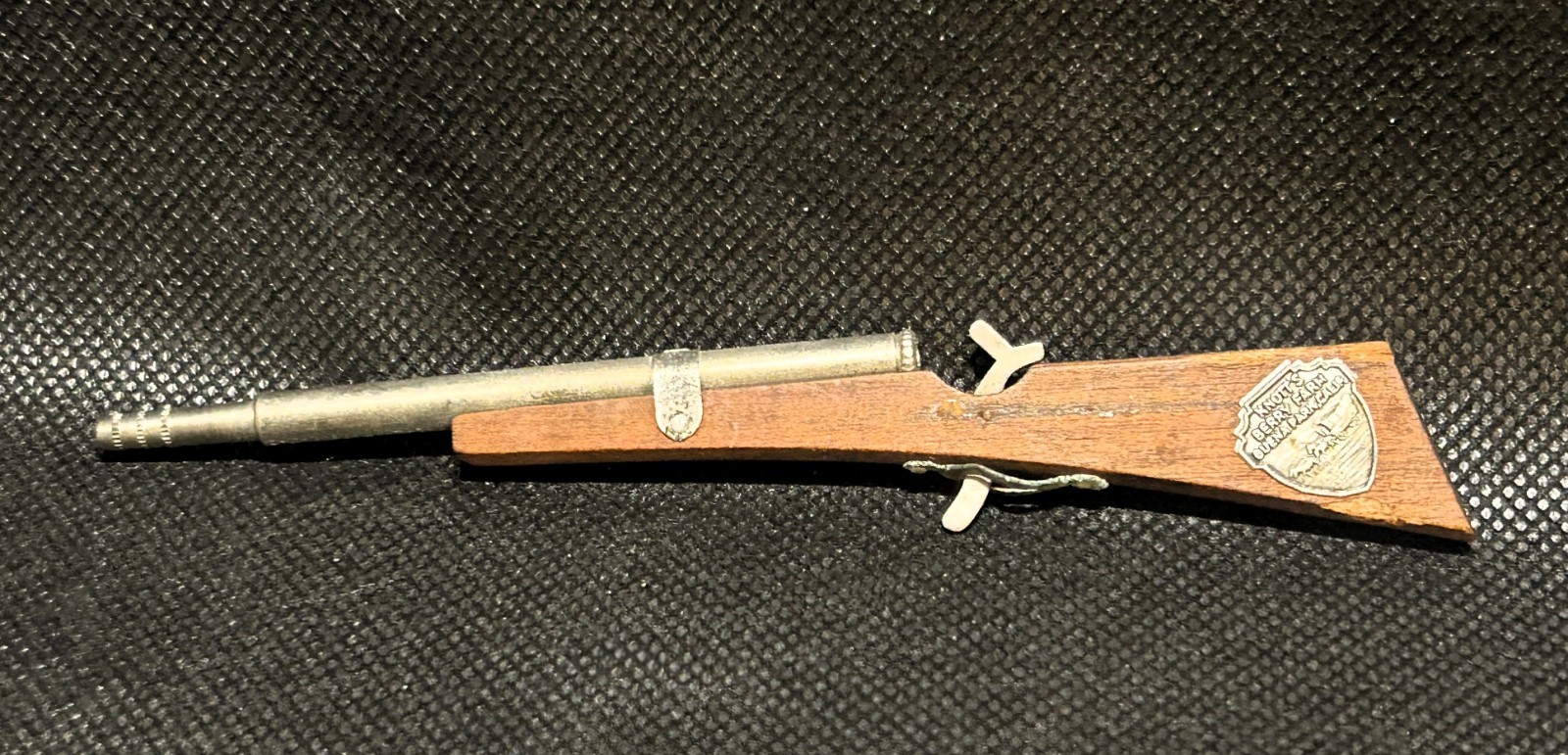 Vintage~Knott's Berry Farm Souvenir Cowboy Rifle Toy~Retractable Mechanism~Works