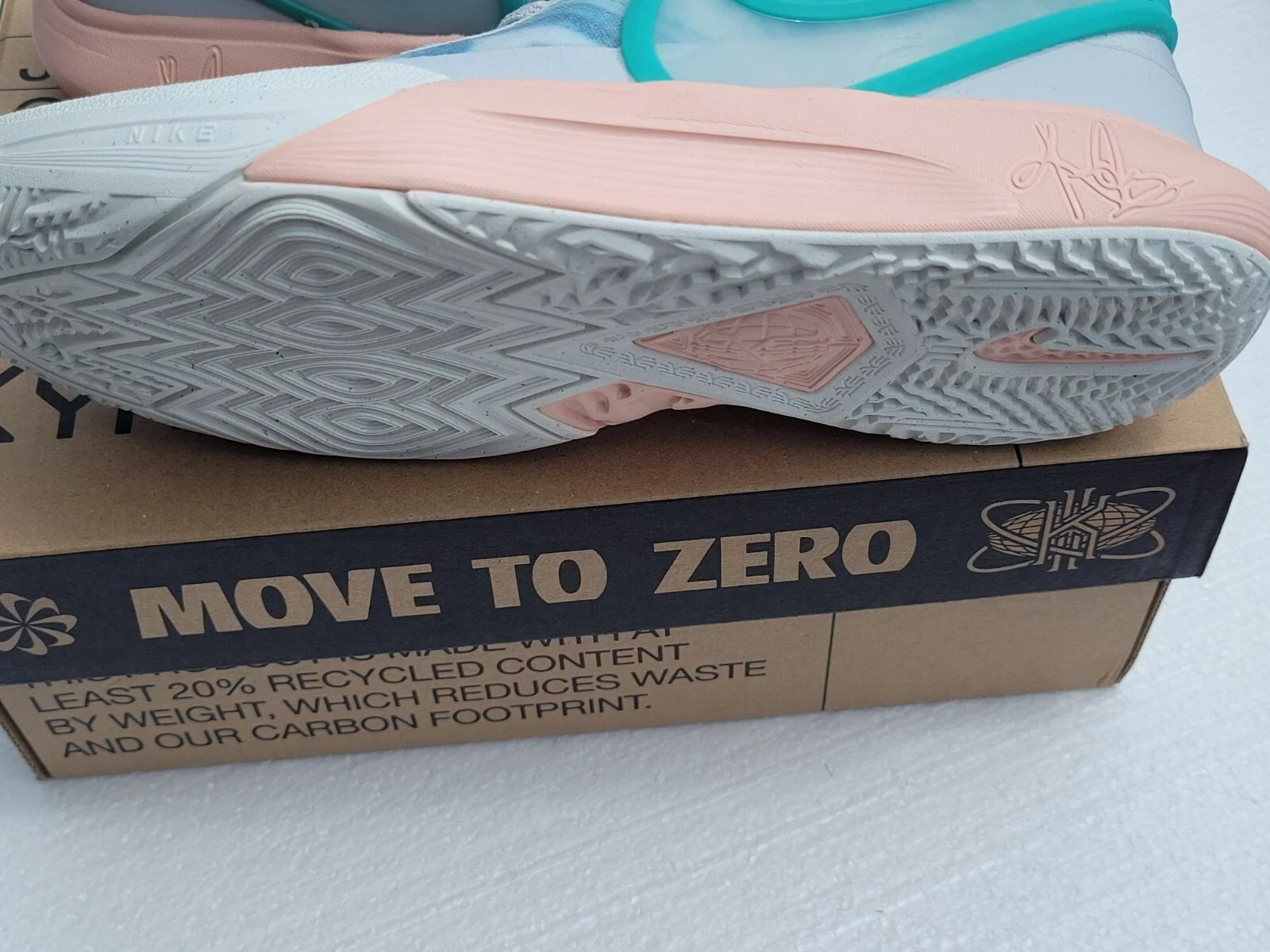 Nike Kyrie 8 GO (PS) 'Chinese New Year' Sneaker Kids 12C Photon Dust DQ8077-002