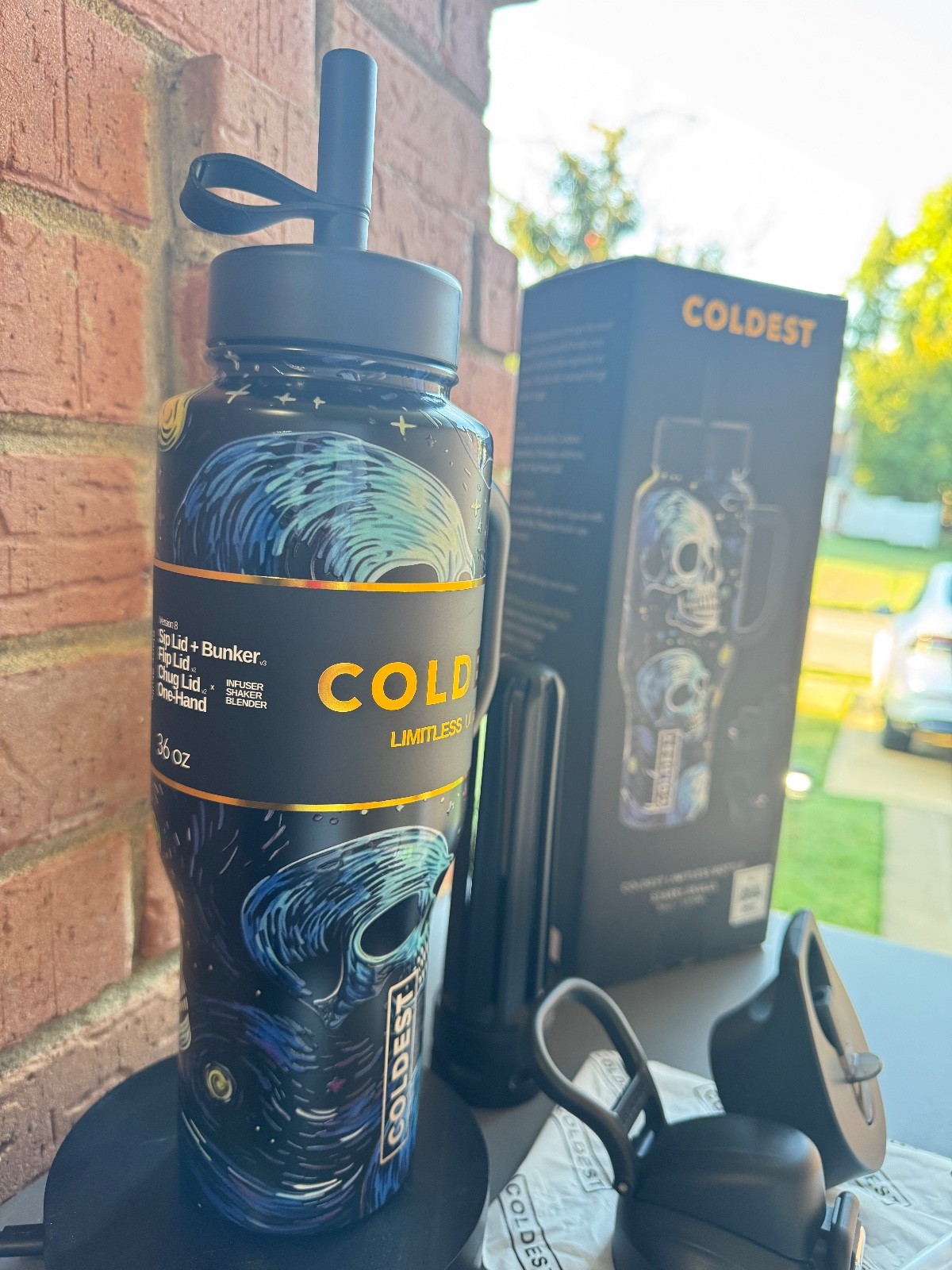 Rare Coldest 36oz STARRY SKULLS V8 - RARE, Leak proof NIB HARD TO FIND